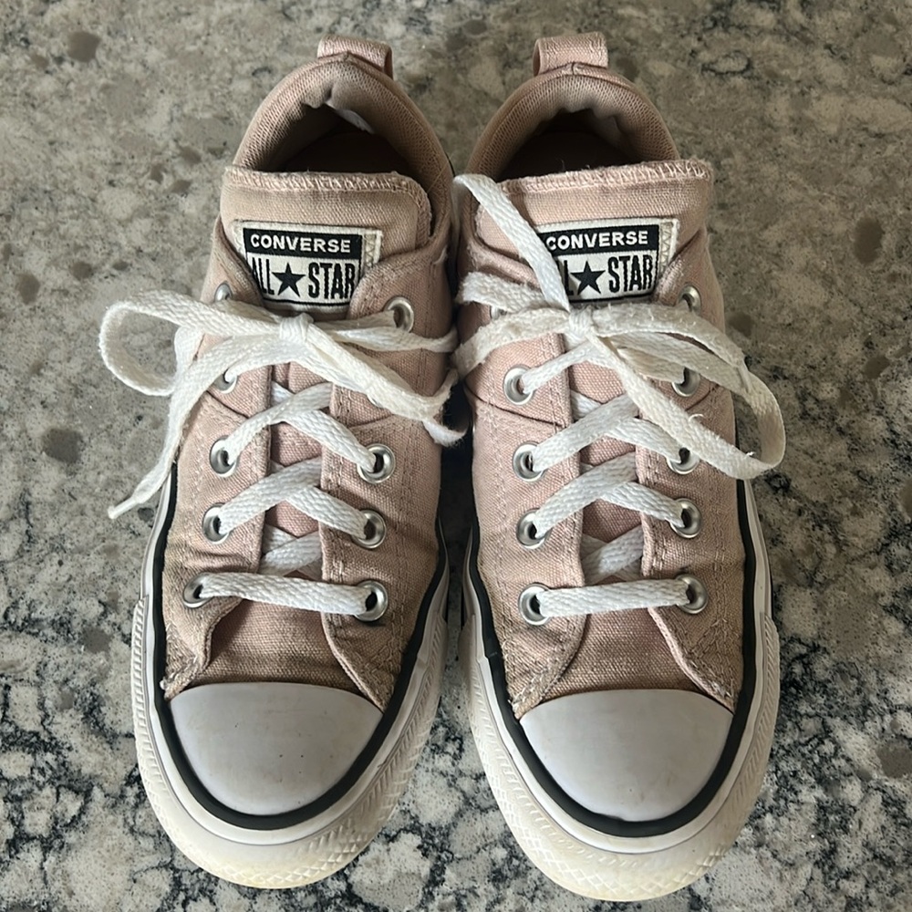 Women’s pink converse size 6